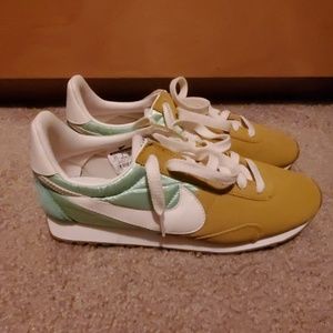 NIKE Pre-Montreal Tennis Shoes